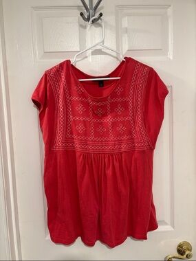 Gloria Vanderbilt Coral-Red Embroidered Short Sleeve Tee